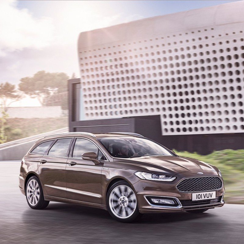 Rentiraj Ford Mondeo Vignale 1